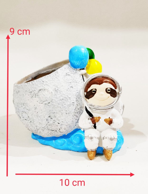 Astronaut Seating with moon Pot for Home Decor | Garden Decor | Table Decor | Spcial For Gift | Astronaut Mobile & Pen Stand